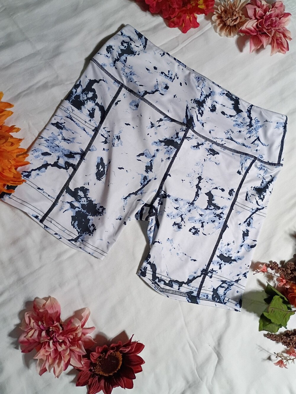 NWOT Women's White Marble-Print Active Shorts